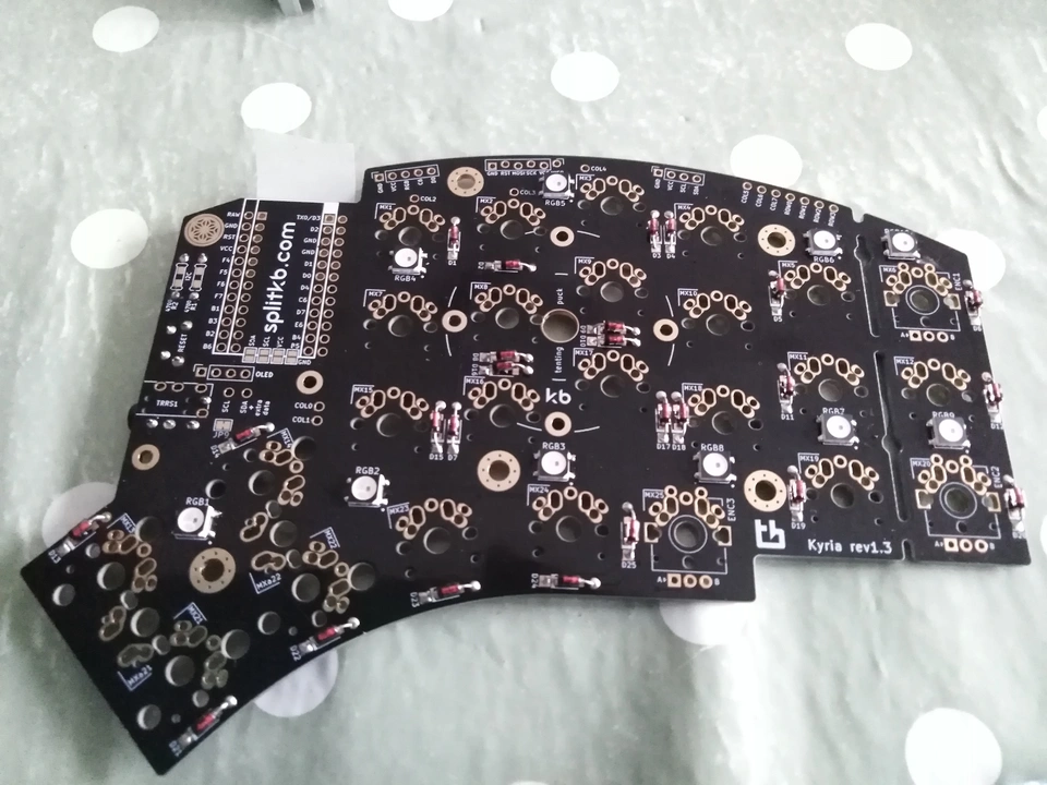 Leds y diodos ya soldados.